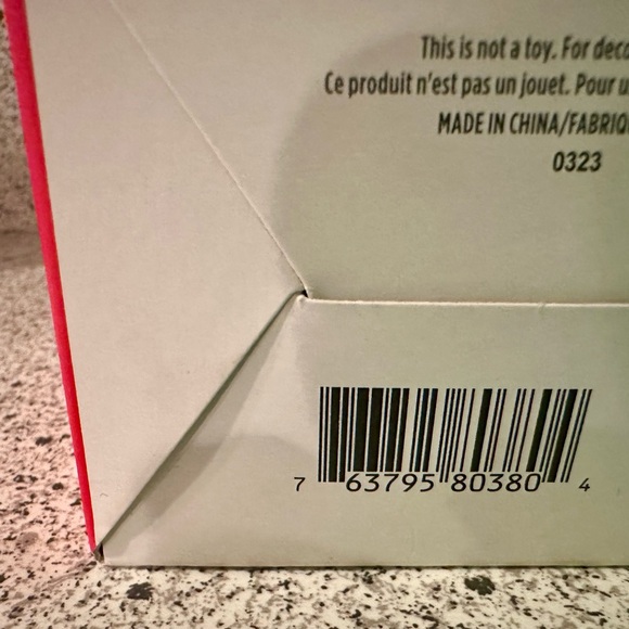 HALLMARK Central Perk~Friend’s TV show coffee house couch HANGING ORNAMENT NEW - Picture 12 of 16